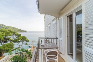 Outdoor dining - Superior studio balcony,sea view - GARDEN SECRET (Mljet)