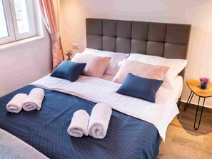 1 habitación, tabla de planchar con plancha, wifi gratis y ropa de cama