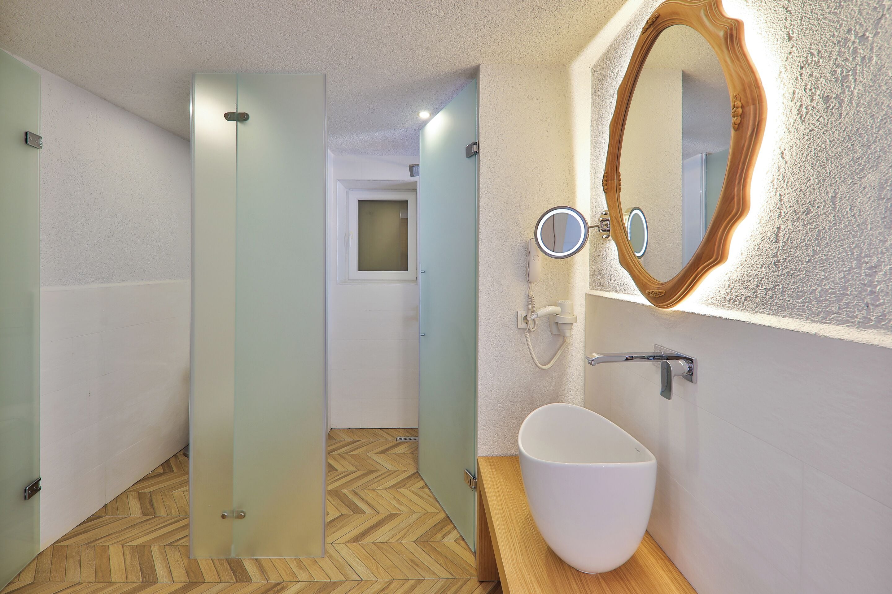 premium room with sea view and jacuzzi | 1 bedroom, free minibar items, in-room safe, free wifi