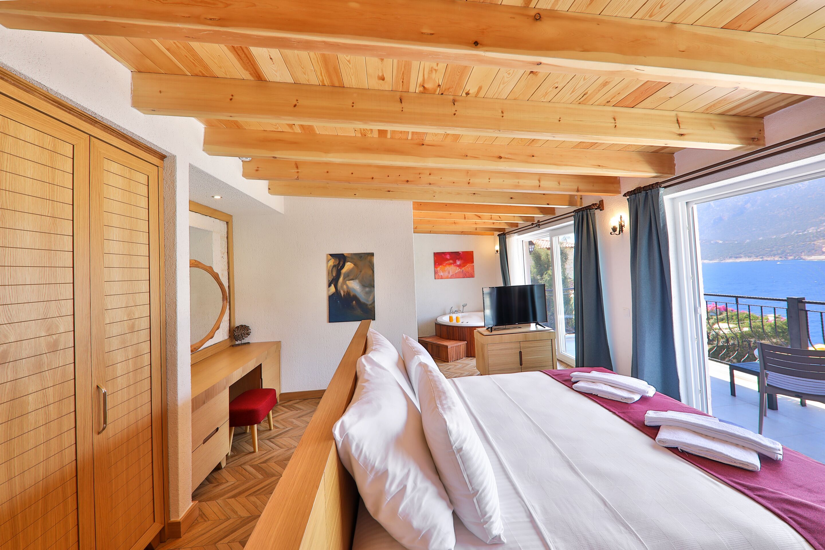 1 bedroom, free minibar items, in-room safe, free wifi