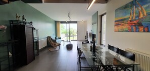 Smart TV, chimenea y videojuegos 