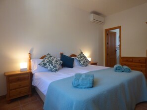 3 slaapkamers, een strijkplank/strijkijzer, reisbedje, gratis wifi