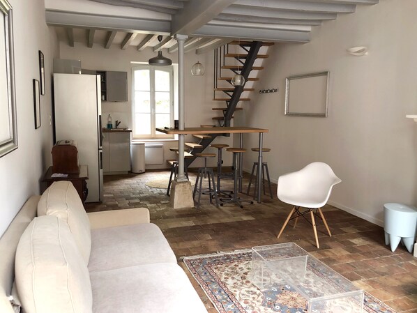 Fireplace, books, stereo - Charming village house to recharge your batteries in Puisaye! (Treigny-Perreuse-Sainte-Colombe)