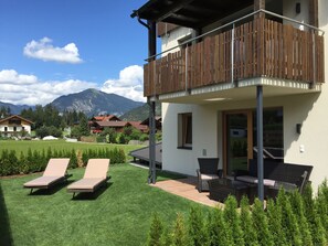 Deluxe-huoneisto, 3 makuuhuonetta, terassi (Kristall) | Terassi/patio