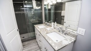 Towels - Incredible Direct View of Gulf E301 - 3 Bdrm - Low Floor - 3 Pools, Pickleball, Tennis & More (Panama City)