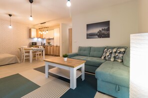 Deluxe Apartment, Balcony, City View | Living area | 50-inch flat-screen TV with cable channels, TV - FM Delux Studio - Turquoise (Plovdiv)