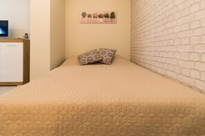 Deluxe-Apartment, Balkon, Stadtblick | 1 Schlafzimmer, individuell dekoriert, laptopgeeigneter Arbeitsplatz