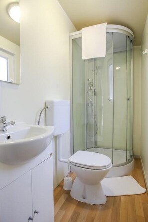Shower, towels - Mediteran Travel Mobile Homes Basko Polje (Baska Voda)