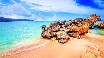 Beach nearby, sun loungers, beach towels
