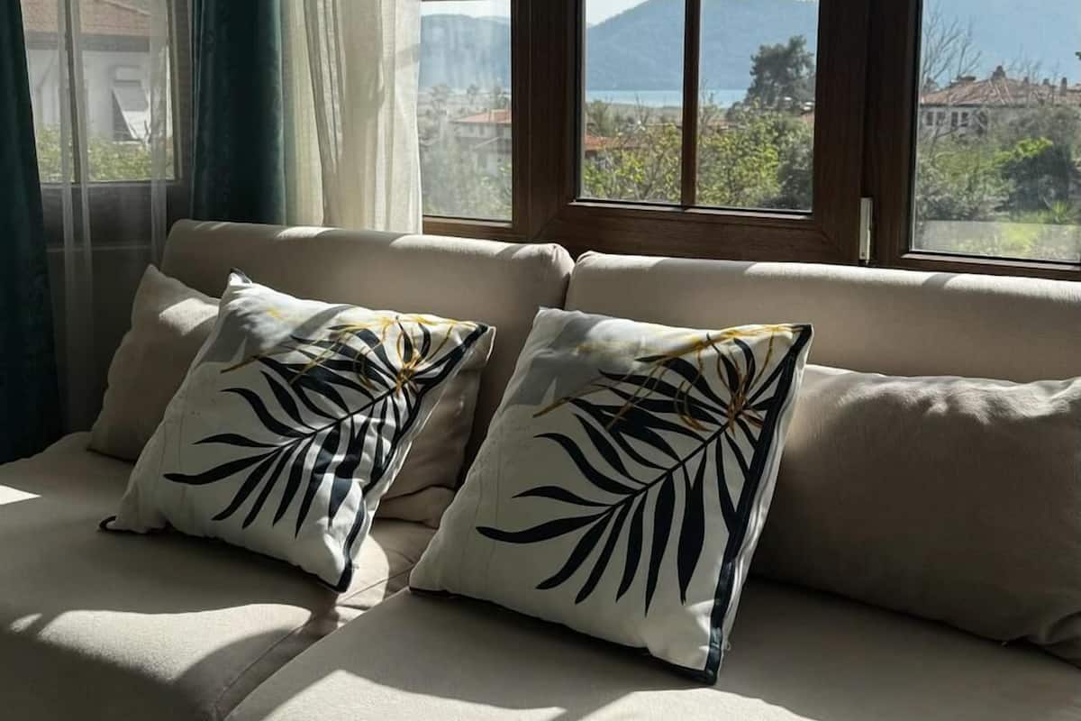 superior room | living area | flat-screen tv