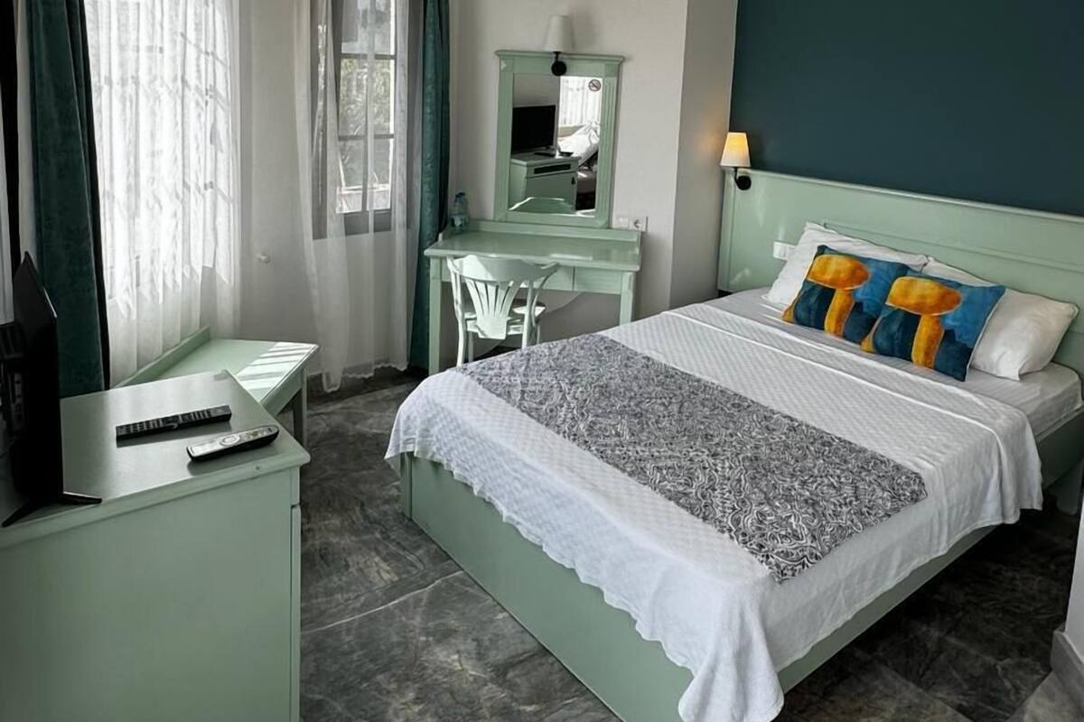 superior room | 1 bedroom, premium bedding, minibar, desk