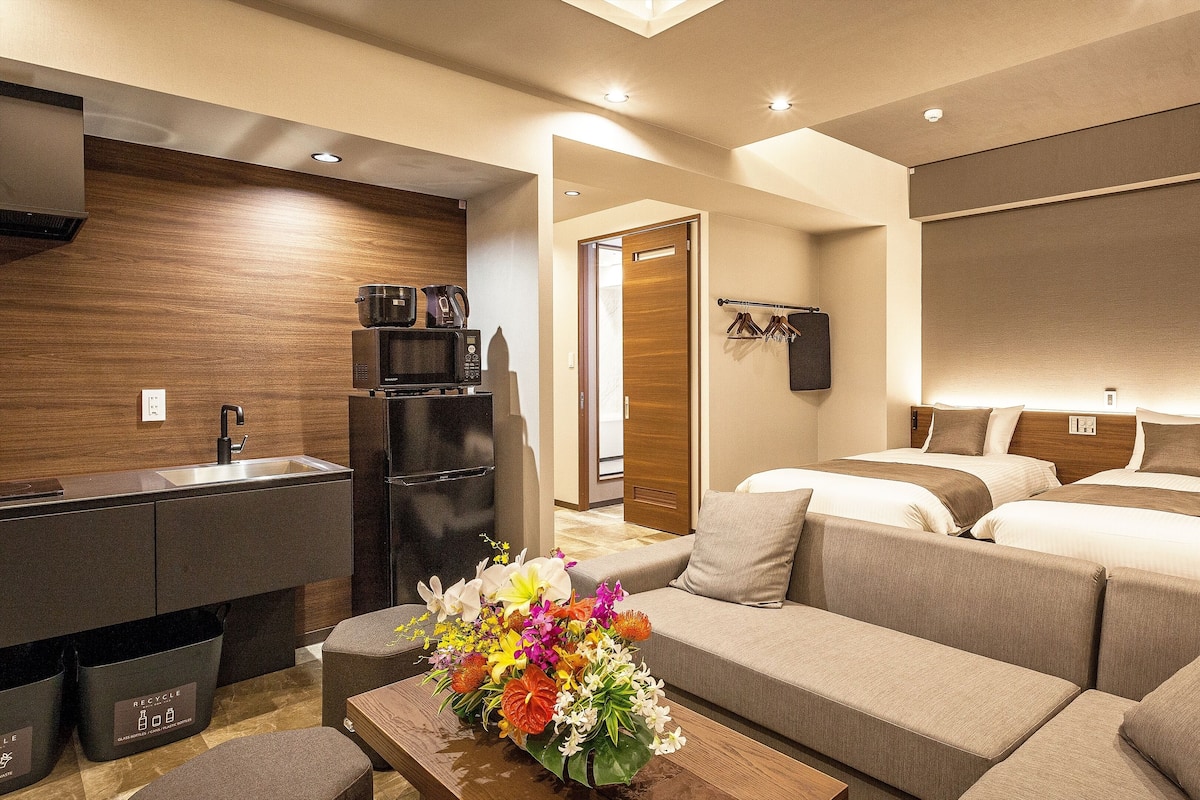 Gran Suite | Private kitchen | Fridge, microwave, electric kettle