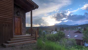 House, 4 Bedrooms | Exterior