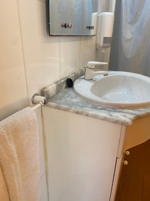 Shower, towels