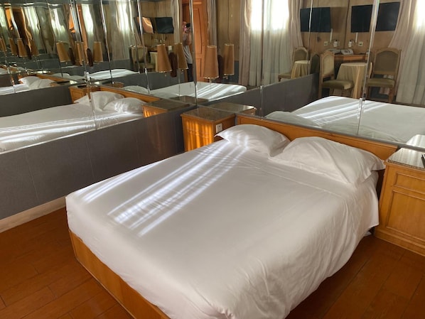 Free WiFi, bed sheets