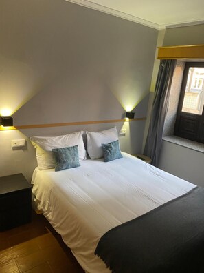 Free WiFi, bed sheets - Hotel Residencial Portucalense (Porto)