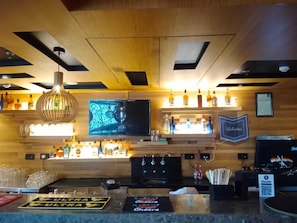 Bar (trong khuôn viên)