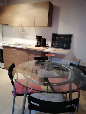 House | In-room dining - Beautiful Beach House At Sounio (Lavreotiki)