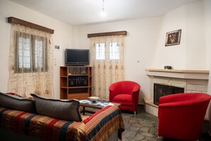 Living room - Petrakis Maisonette Near The Sea (Faistos)