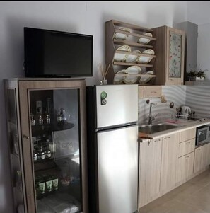 Apartment | Private kitchen | Fridge, microwave, oven, stovetop