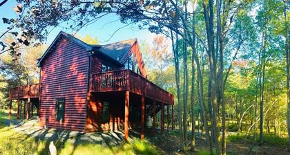 Luxurious Lakefront Retreat Ideally Located for Winter and Summer Fun