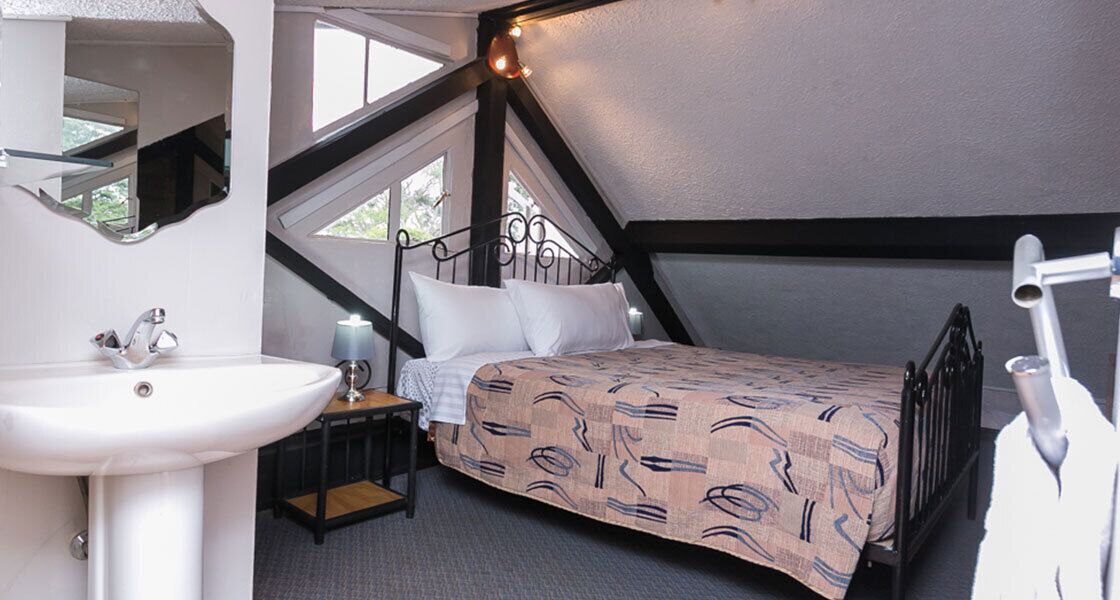 Deluxe Single Room | Desk, blackout drapes, WiFi (free), bed sheets