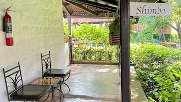 Deluxe Twin Room | Desk, blackout drapes, free WiFi, bed sheets