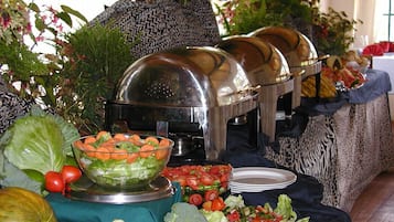 Free daily buffet breakfast