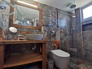Apartment | Bathroom | Hair dryer, towels, soap, shampoo