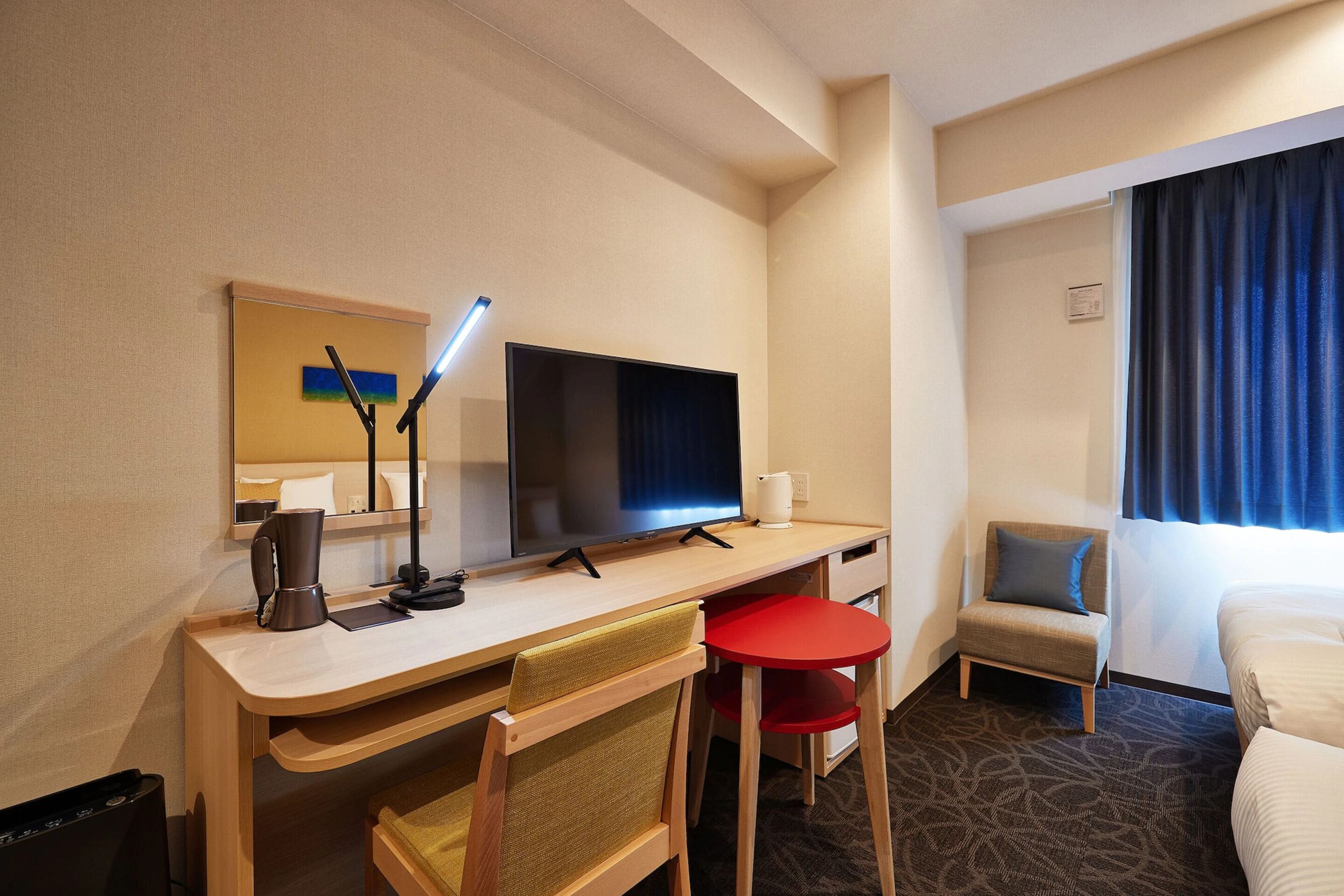 1 bedroom, down duvets, desk, laptop workspace