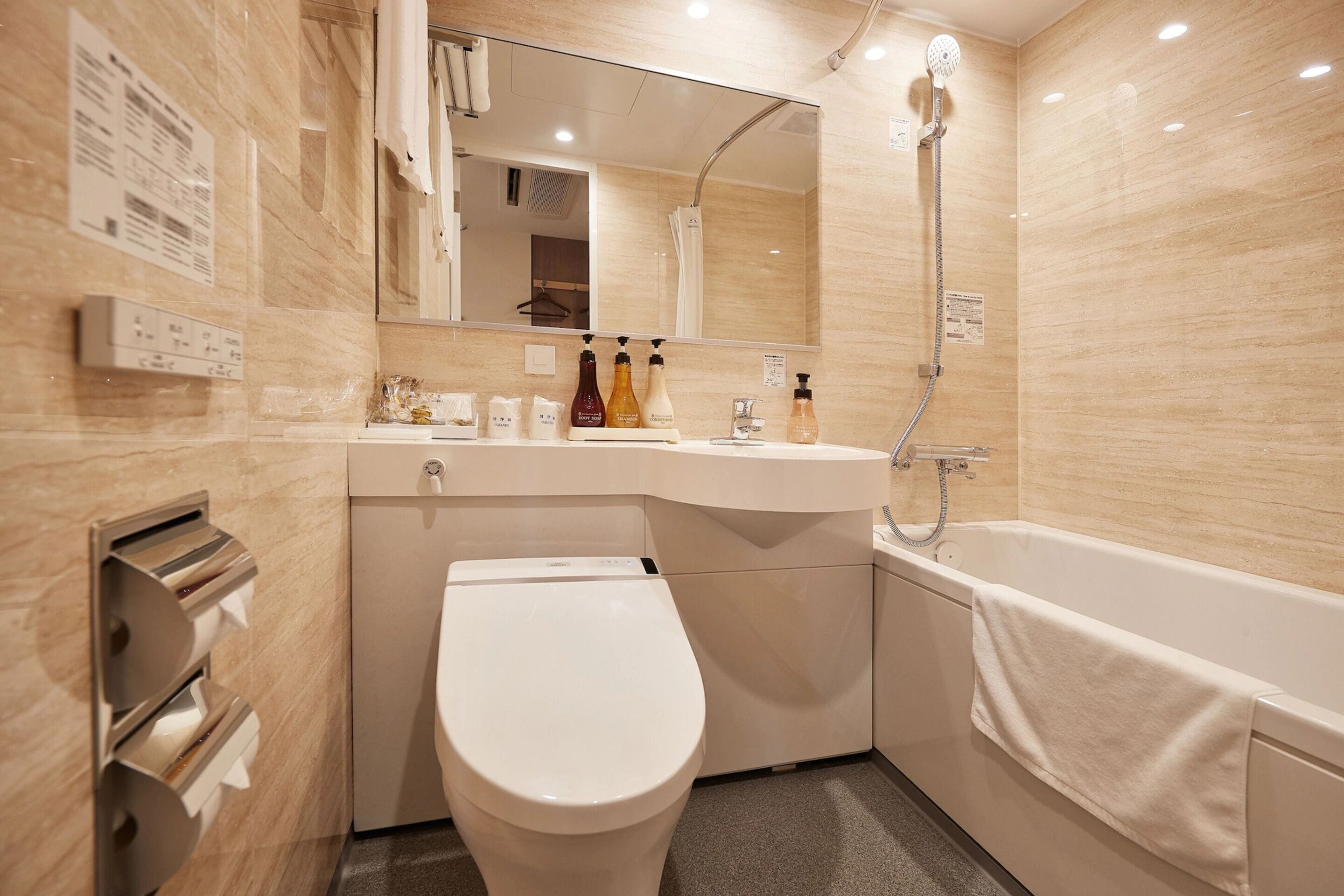 combined shower/bathtub, deep-soaking bathtub, free toiletries