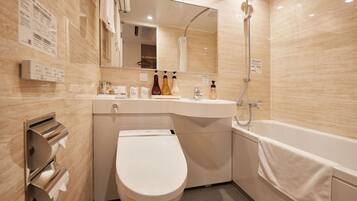 Combined shower/bathtub, deep-soaking bathtub, free toiletries