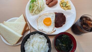 Daily Japanese breakfast (JPY 1300 per person)