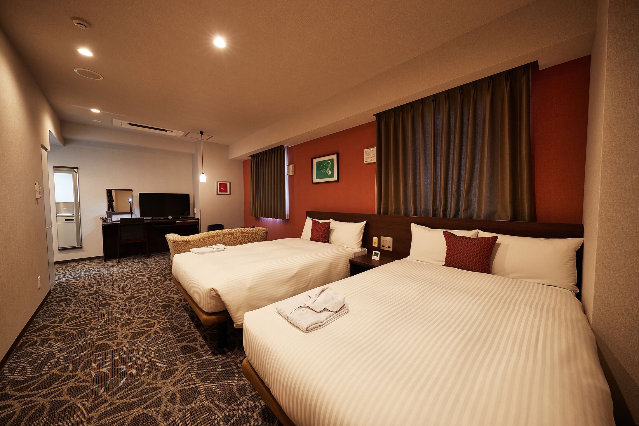 barrier-free room | 1 bedroom, down duvets, desk, laptop workspace