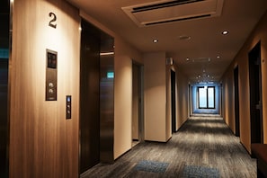 Hallway - Y'sinn Naha Orokuekimae (Naha)