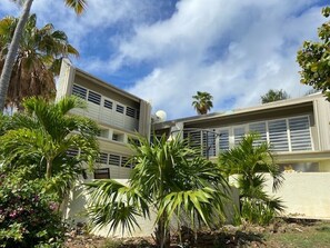 Property grounds - 2BD/2BA on the golf course with stunning ocean views (Christiansted)