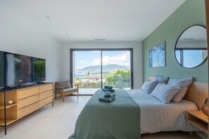 6 dormitorios, tabla de planchar con plancha, cuna de viaje y wifi