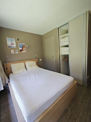 3 bedrooms, iron/ironing board, free WiFi