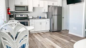 私人厨房 | 大冰箱、微波炉、烤箱、炉灶