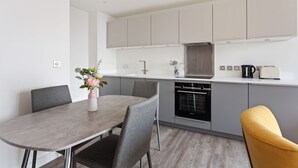 Private kitchen - Modern and Stylish 1 Bed Flat in New Building (Birmingham)