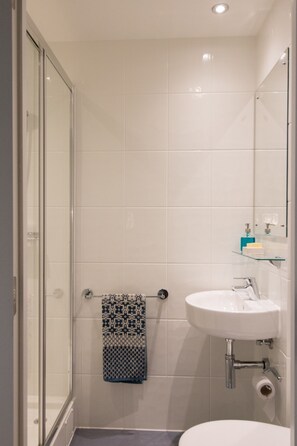 Studio | Bathroom