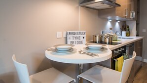 Studio | Restauration dans la chambre