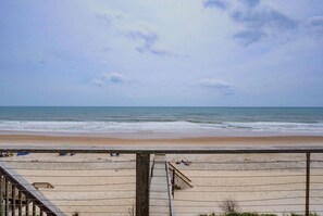 On the beach - 4 Bedroom Direct Oceanfront- private hot tub (Surf City)