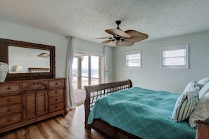 4 bedrooms, desk, free WiFi - 4 Bedroom Direct Oceanfront- private hot tub (Surf City)
