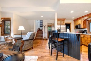 Unclassified image, 5 of 25, button