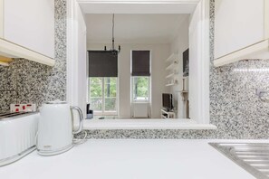 Interior - Elegant 2BD City Retreat in Earl's Court, London (London)