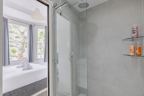 Bañera y secador de pelo