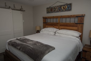 3 bedrooms, desk, iron/ironing board, WiFi - Edgewater #1 Grizzly (Polson)