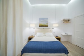1 chambre, fer et planche à repasser