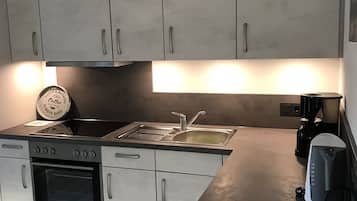 Fridge, microwave, stovetop, dishwasher